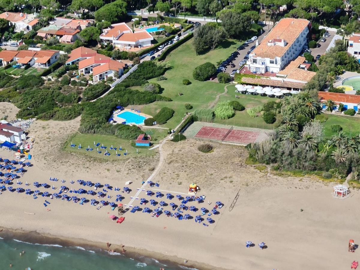 Hotel Della Baia Baia Domizia Exterior foto