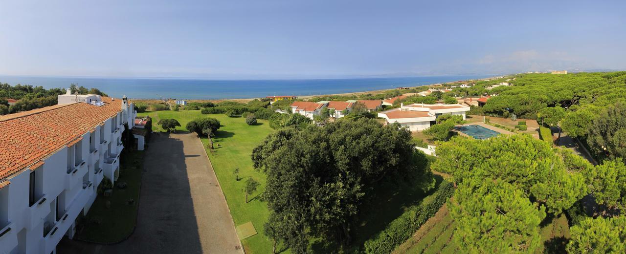 Hotel Della Baia Baia Domizia Exterior foto